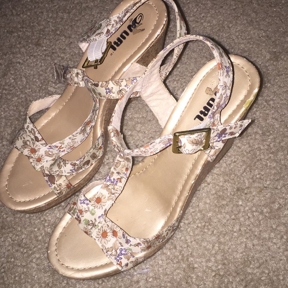 Wurl Floral wedges pretty new